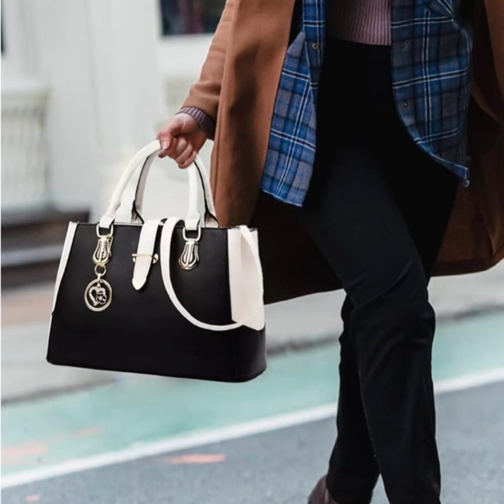 Elegant Black and White Handbag - Picture 4 of 4
